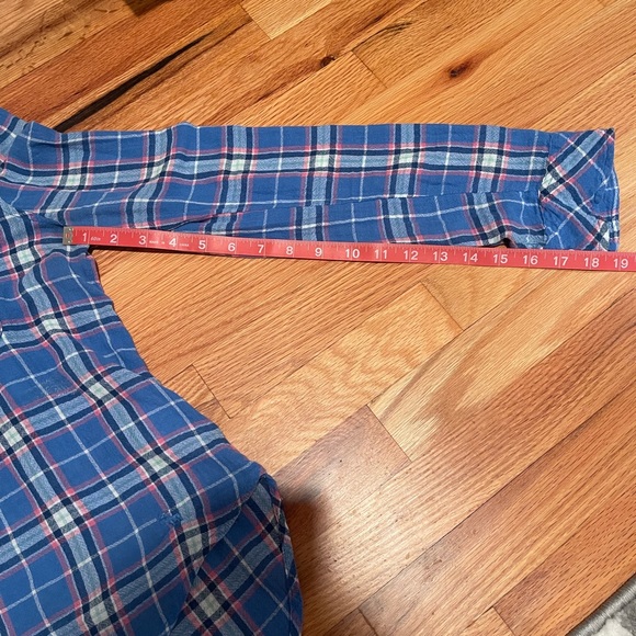 Flannel shirt not full button down - Picture 3 of 5